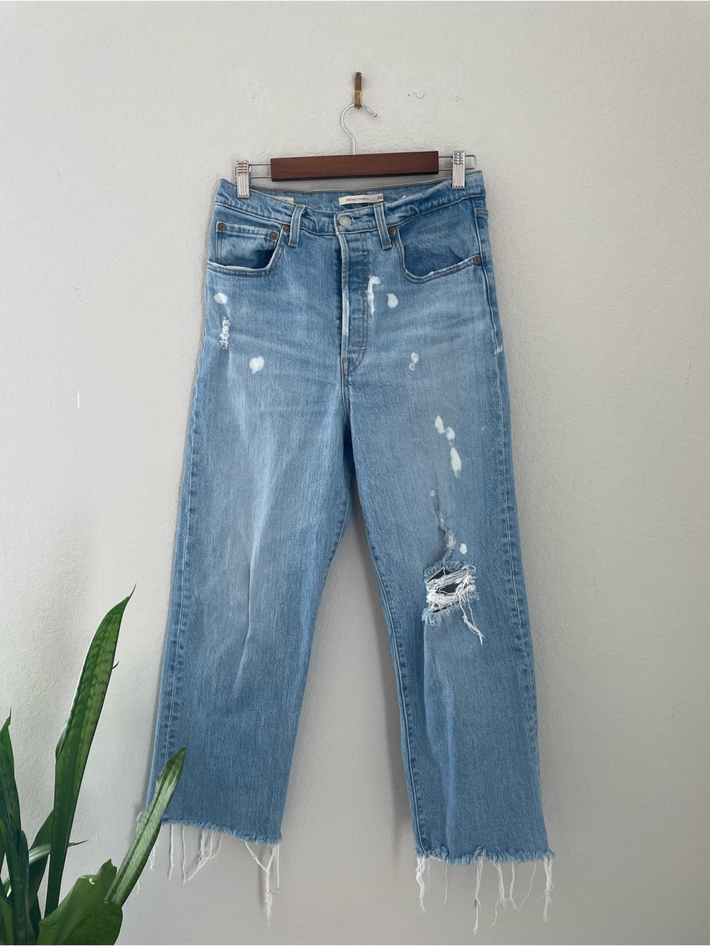 Levis Ribcage Straight Light Wash Denim Frayed Jeans Size 30 High Rise